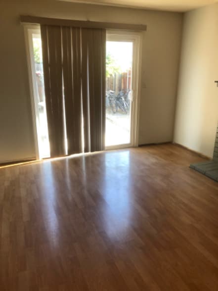 Building Photo - 2528 Bates Dr