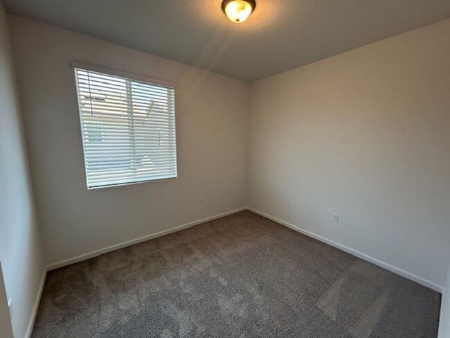 Building Photo - Brand New Home