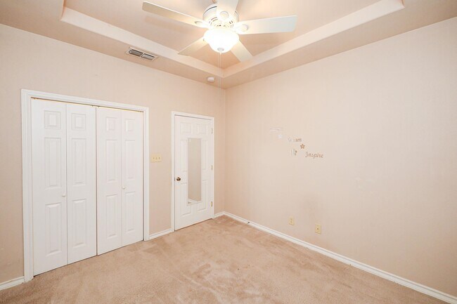 Building Photo - 402 Cayman Ct