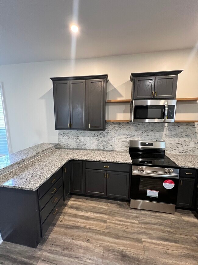 Building Photo - Newly Renovated Rental Home