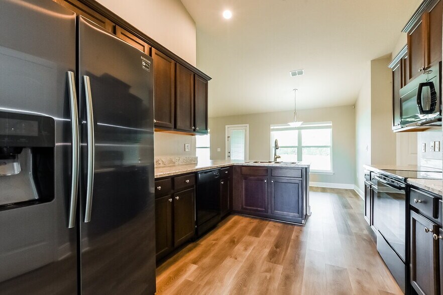 Building Photo - 507 W Leah Ct