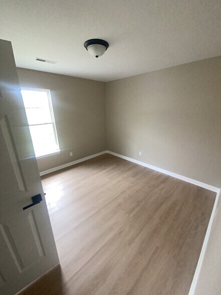 Building Photo - 3329D Moorewood Dr