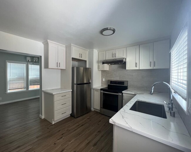 Building Photo - 3618 Chestnut St