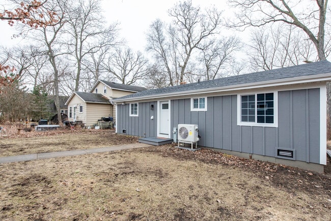 Building Photo - 42076 N East Rd