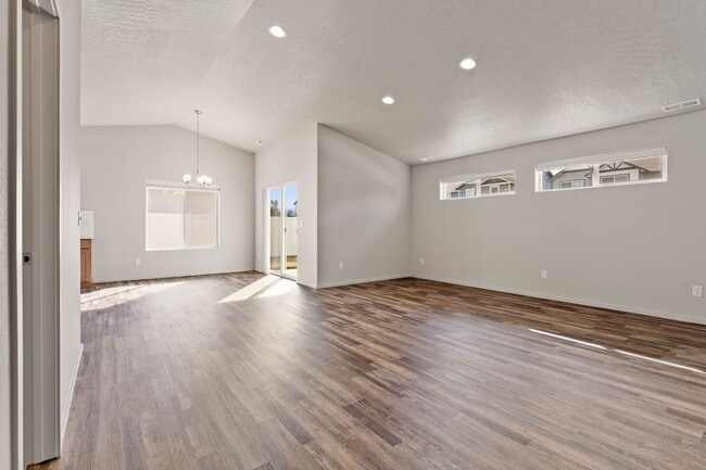 Building Photo - Luxury 3 Bed, 2 Bath Rancher in Spokane Va...