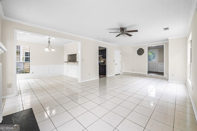 Building Photo - 3111 Linden Dr