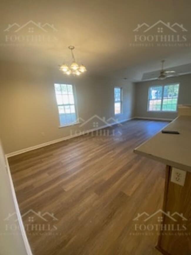 Building Photo - 107 Cedar Ridge