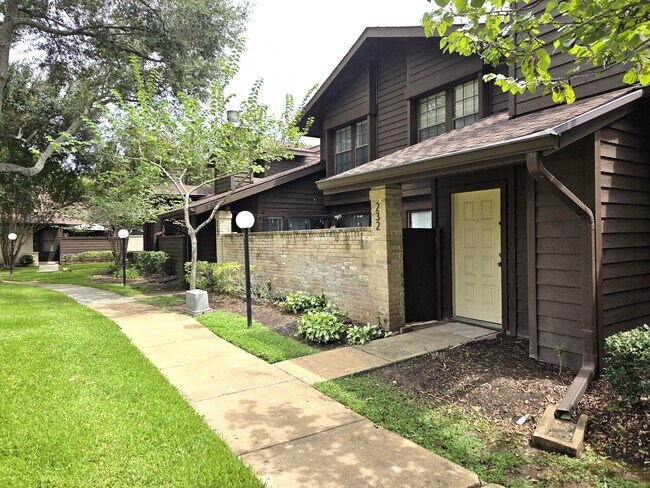 Building Photo - 2611 Grants Lake Blvd