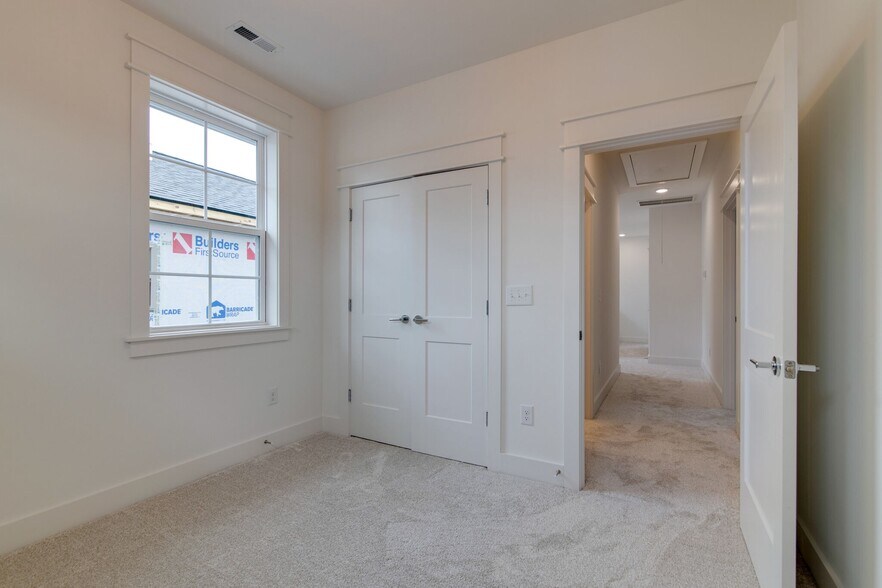 Building Photo - 226 Sounder Cir