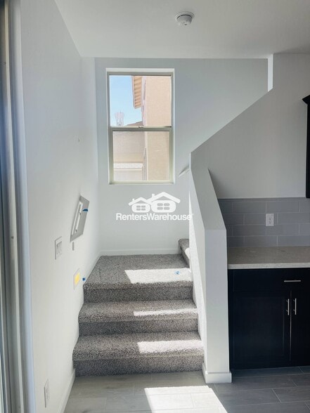 Building Photo - 5621 W Rainwater Dr