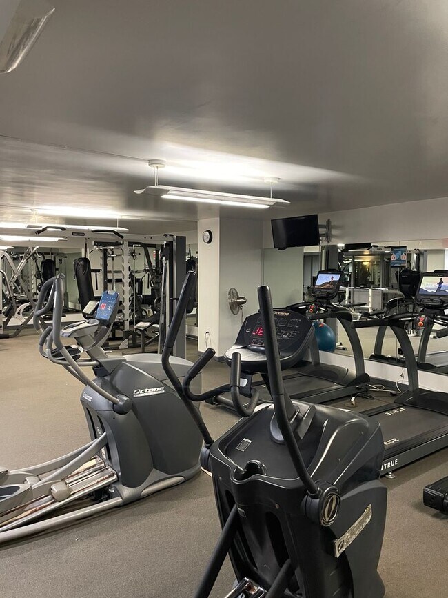 Building Photo - Stunning 2-Bed, 2-Bath Condo for Rent – Pr...