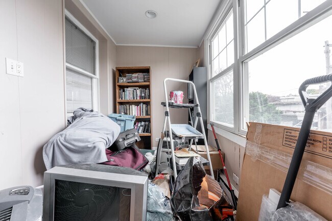 Building Photo - 2227 W Leland Ave