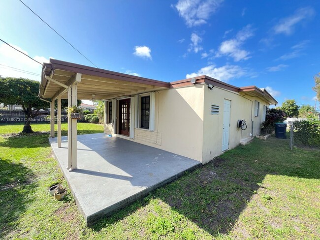 Building Photo - 2101 SW 81st Ave