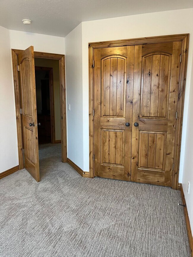 Building Photo - Gorgeous home in Orem