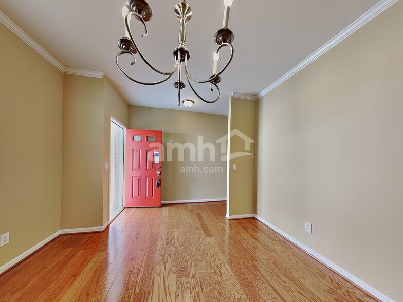 Building Photo - 6878 Coopers Hawk Trl