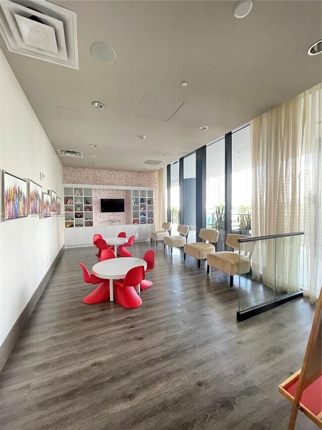 Building Photo - 5252 NW 85th Ave