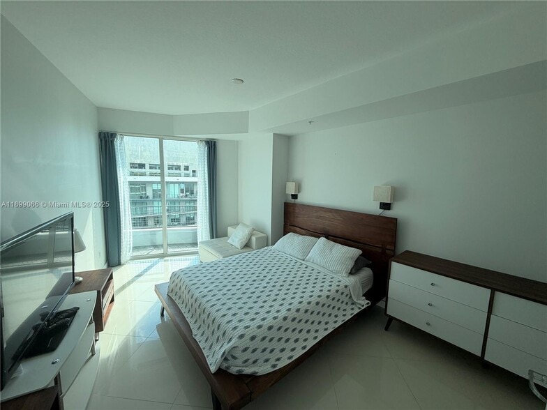 Building Photo - 60 SW 13th St