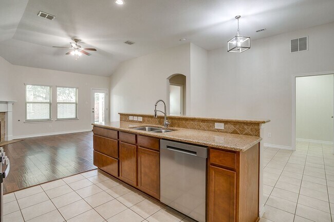 Building Photo - 3801 Weatherstone Dr