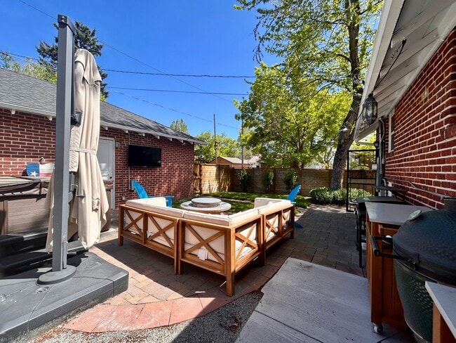 Building Photo - $0 DEPOSIT OPTION. 3BED/2BATH CHARMING HOM...