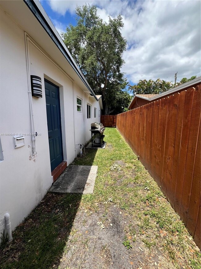 Building Photo - 3911 SW 51st St