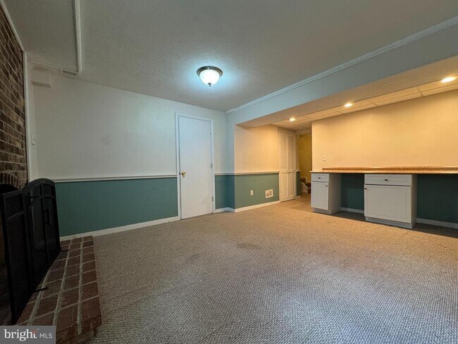 Building Photo - 306 Cherry Ct