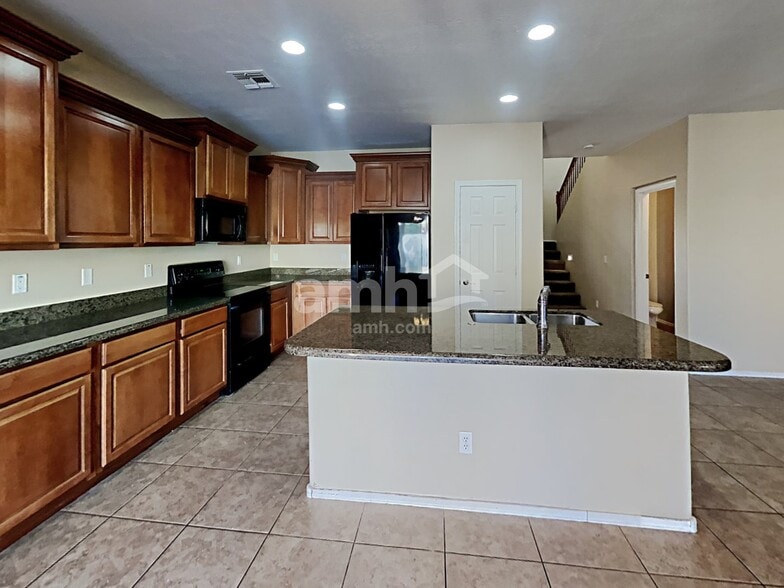 Building Photo - 7024 W Branham Ln