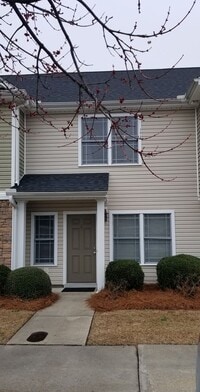 Building Photo - Townhome in great location!