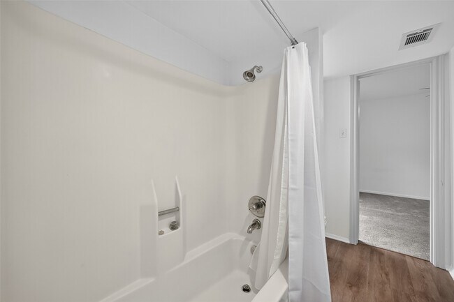 Building Photo - 4404 Basswood Ln