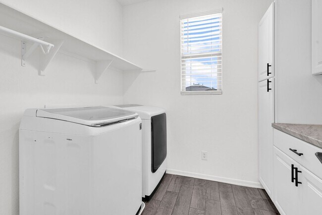 Building Photo - Newly Built 4-bed / 2.5 Bath Home in Quiet...