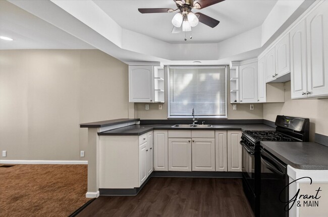 Building Photo - $1250 2 bedroom bungalow