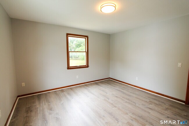 Building Photo - 17 Pinehurst Ave