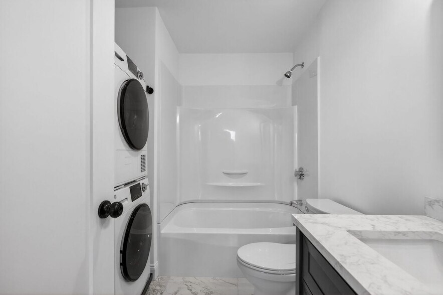 Building Photo - 371 Cabot St