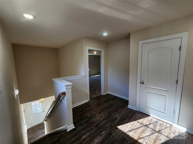 Building Photo - 326 Sadie Dr