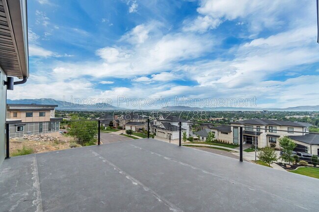 Building Photo - 707 N 1540 E