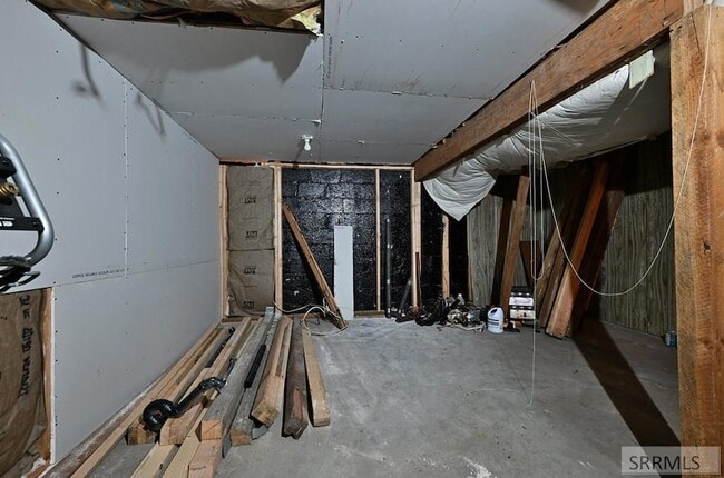 Building Photo - 425 2nd St