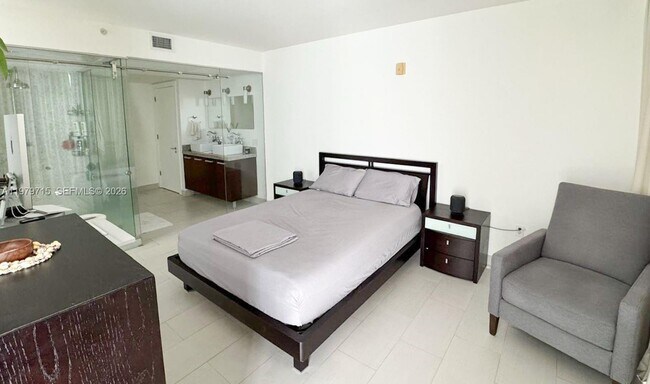 Building Photo - 720 NE 62nd St