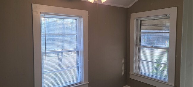 Building Photo - COMING SOON!  Lone Oak Cottage - 2 bedrm 1 bath Available - May 10th