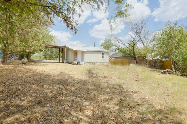 Building Photo - 221 Porter Dr