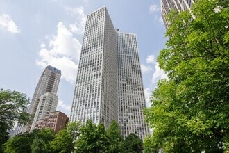Building Photo - 2626 N Lakeview Ave
