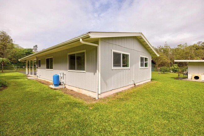 Building Photo - Bright Remodeled 3BR Home – Move-In Ready Now w/ Fenced Yard + Garage