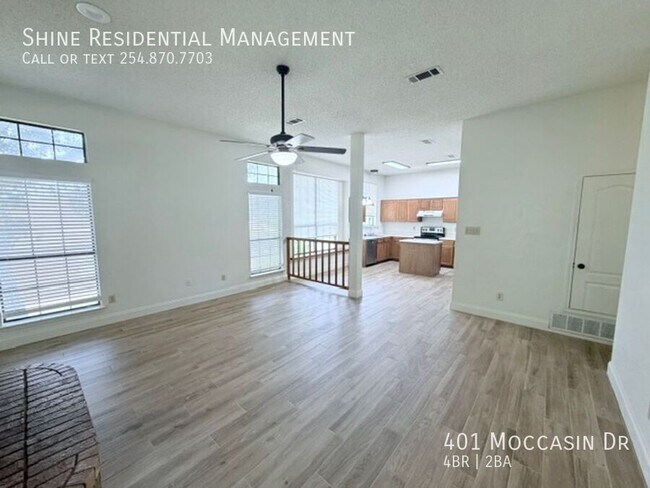Building Photo - 401 Moccasin Dr