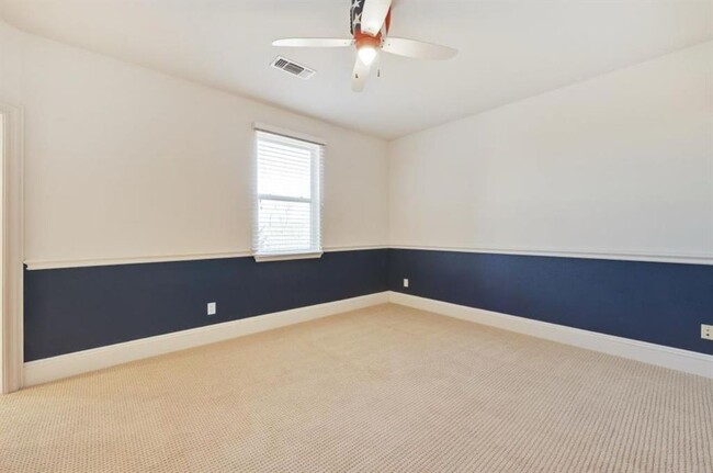 Building Photo - 7004 Raintree Pl