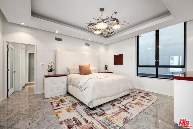 Building Photo - 3007 Ocean Front Walk