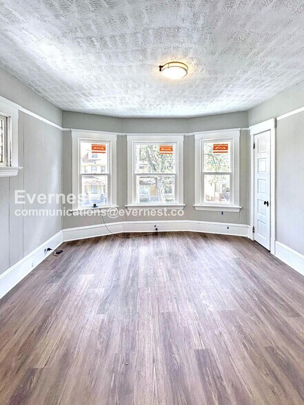 Building Photo - 2216 E 82nd St