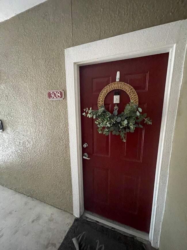 Building Photo - 2 Bedroom/2 Bathroom Condo at Villa Valencia AVAILABLE AUGUST 17th!