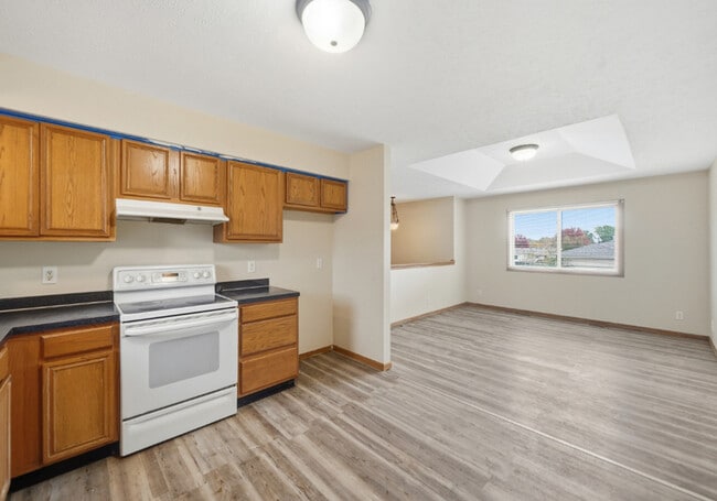 Building Photo - 1907 W Apricot Ln