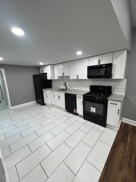 Building Photo - 547 High St