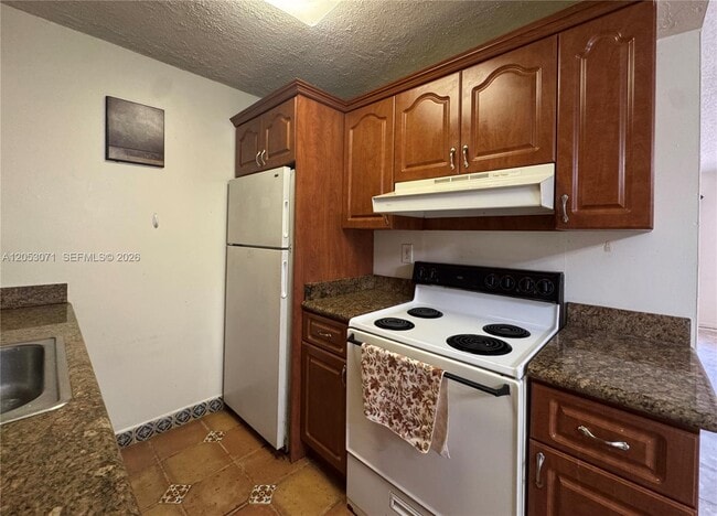Building Photo - 7208 Fairway Dr