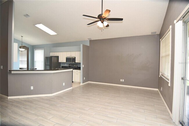 Building Photo - 27037 Palmbrook Ct