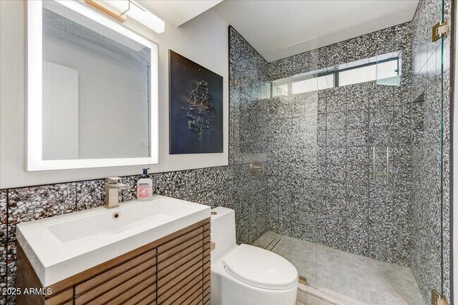 Building Photo - 5801 E Surrey Dr